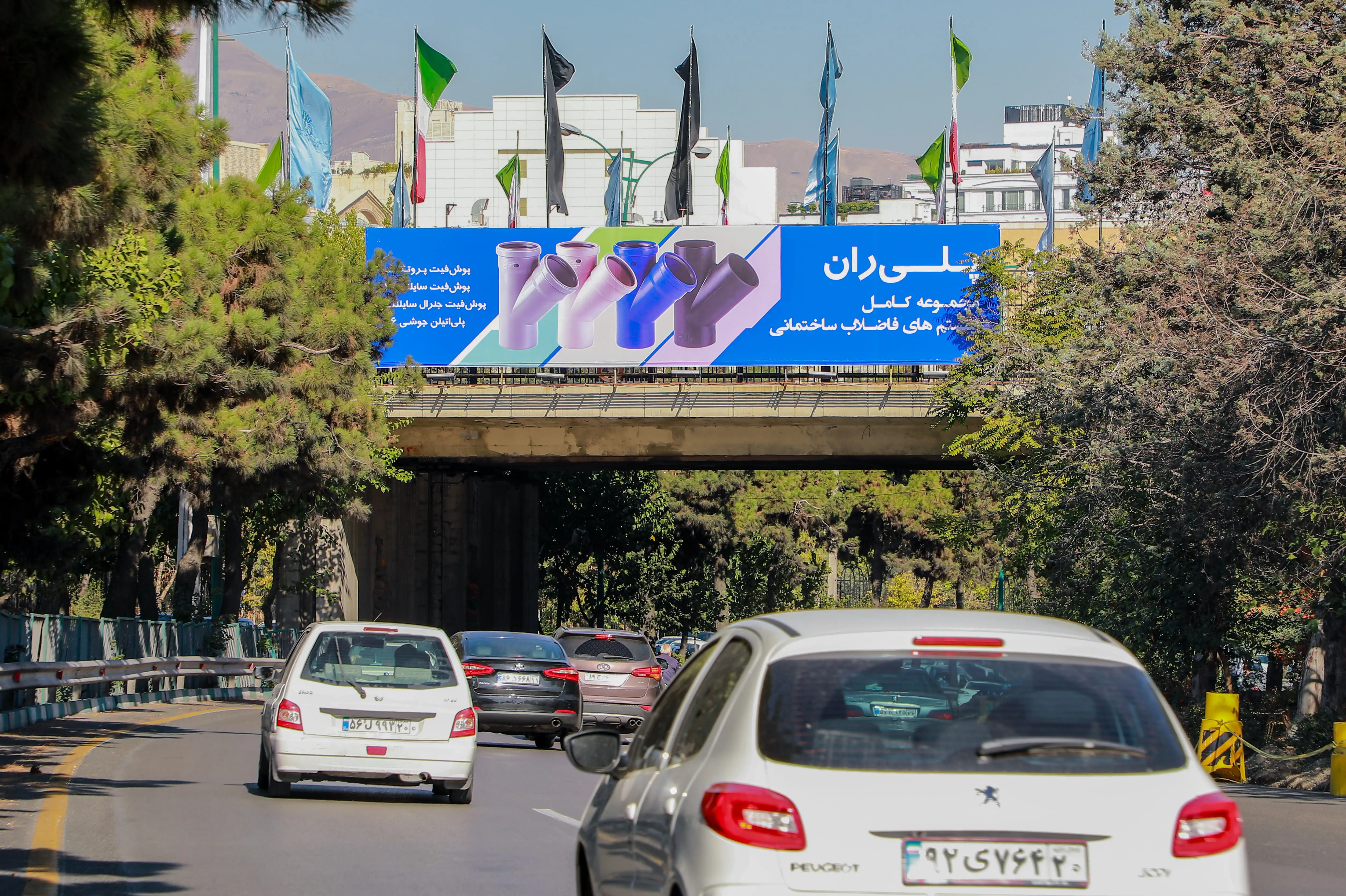  بیلبورد عرشه پل بزرگراه چمران غرب به شرق، پیشانی پل نمایشگاه